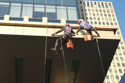 高空清洗案例，昆明欣都龙城玻璃清洗项目