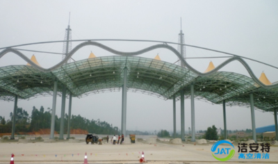 昆明长水机场高速收费站雨棚清洗钢架清洗